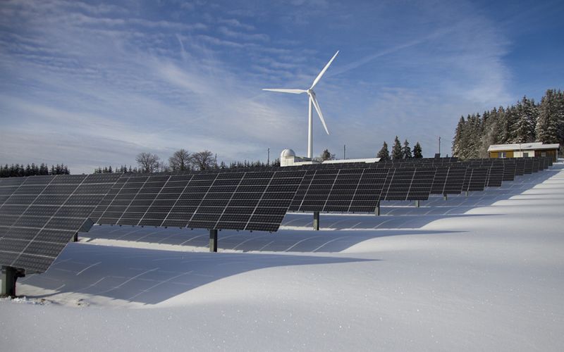 Desarrollan una herramienta para optimizar la producción conjunta de energía eólica y solar