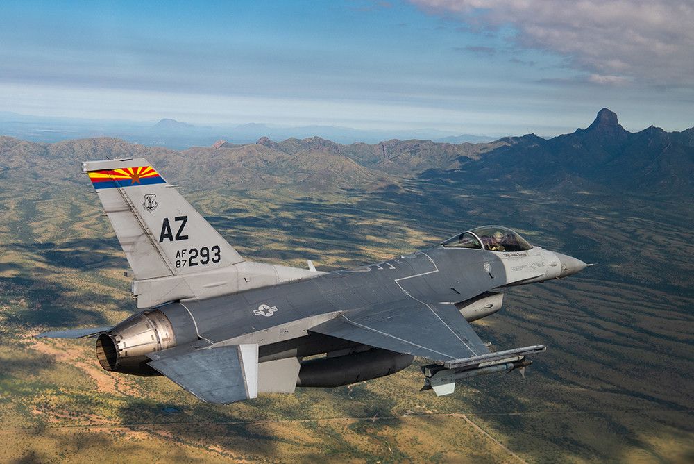 Militares ucranianos comenzarán a entrenarse en octubre en Estados Unidos para pilotar los F-16