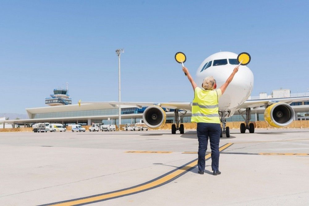 El Gobierno limita el transporte de pasajeros por aire y mar tanto a las Baleares como a las Canarias