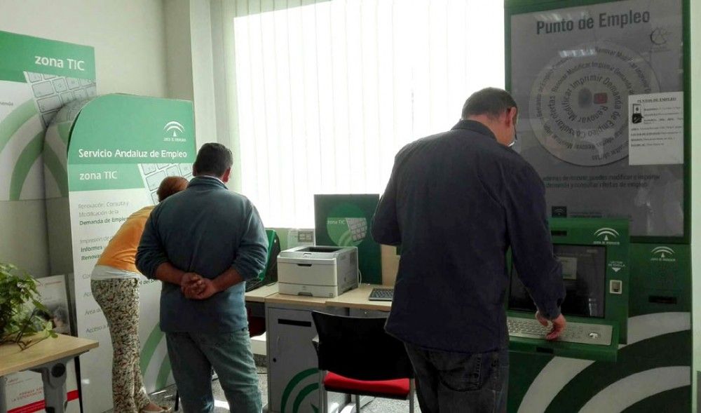Trabajo llega a un acuerdo con los bancos para que adelanten el pago de las prestaciones por desempleo