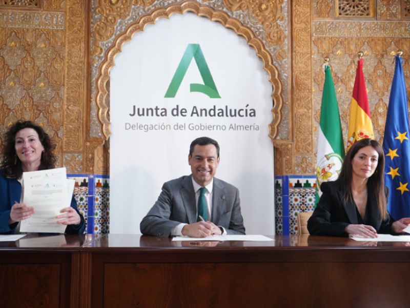 Junta, Ayuntamiento y Puerto de Almería firman un convenio para impulsar el desarrollo del frente marítimo de la ciudad