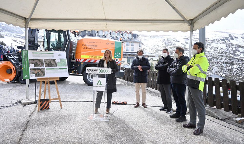 La consejera de Fomento presenta el proyecto de mejora de los accesos a Sierra Nevada