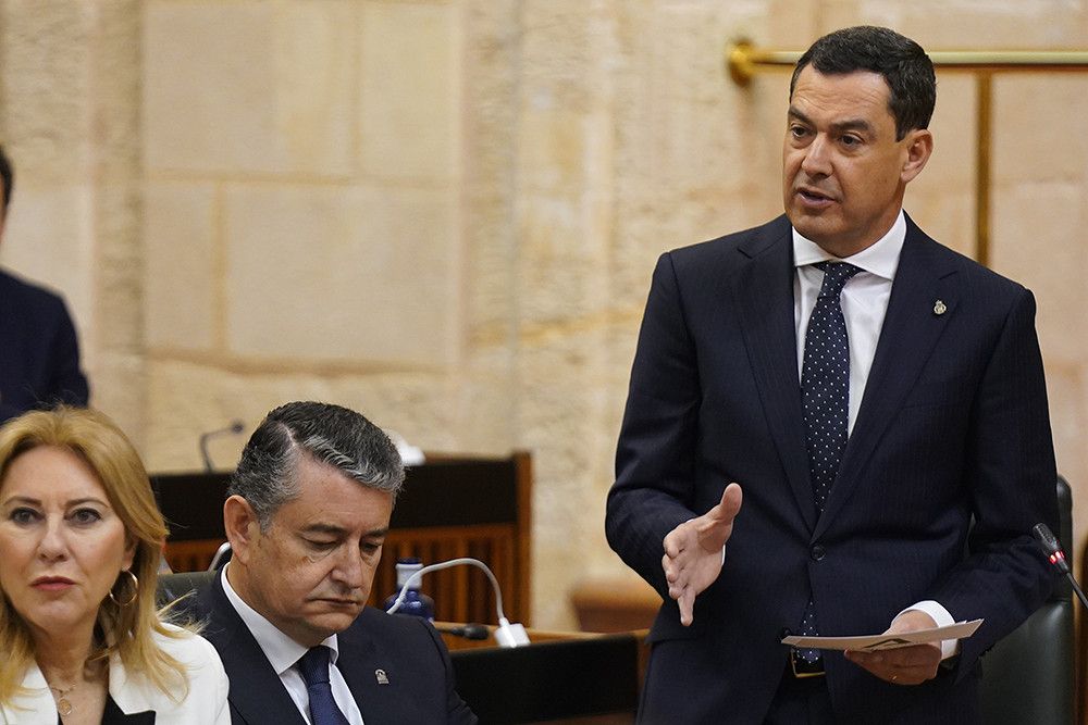El Gobierno andaluz activa las ayudas para pymes y autónomos y el aumento de la bonificación al transporte incluidas en el Pacto Social y Económico