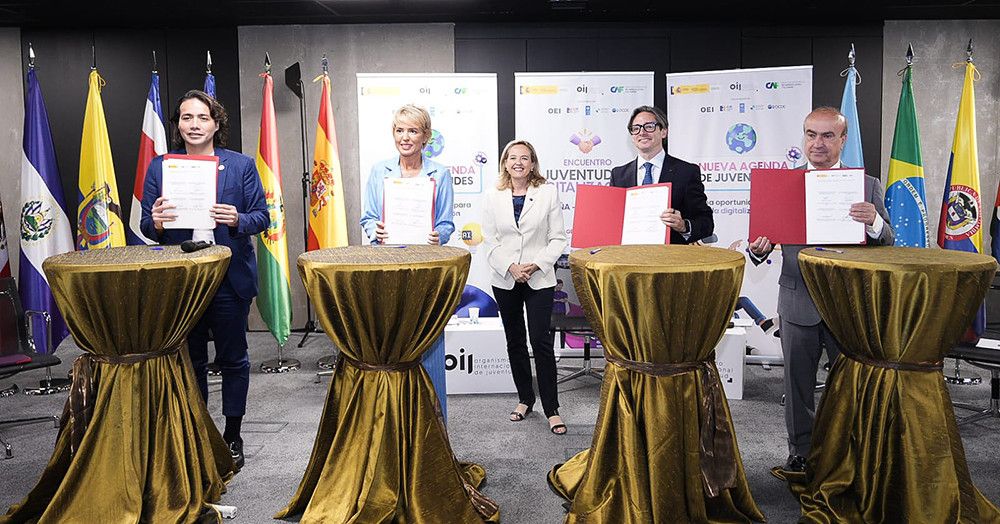 El Gobierno aborda con jóvenes e "influencers" la protección de sus derechos en el acceso a contenidos de Internet y las redes sociales
