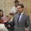 <p style="text-align: justify;">El presidente de la Junta de Andalucía, Juan Manuel Moreno, avanza que las cuentas del próximo año ascenderán a 54.716 millones de euros, un 6% más que en 2026.</p>
 
<p style="text-align: justify;">El presidente de la Junta de Andalucía, Juan Manuel Moreno, ha anunciado en el Pleno del Parlamento de Andalucía que la Consejería de Vivienda, Juventud y Ordenación del Territorio contará el próximo año con casi 1.000 millones de euros, un 22% más que en el ejercicio anterior.</p>
<p style="text-align: justify;">Moreno ha adelantado que el Gobierno andaluz aprobará la próxima semana el Proyecto de Ley del Presupuesto de 2027, que estará dotado con 54.716 millones de euros, un 6% más que en 2026 y un 57,4% más que en 2018. En su intervención, ha precisado que dos de cada tres euros irán a políticas sociales, con un total de 35.246 millones, casi un 70% más que en 2018.</p>
<p style="text-align: justify;">Por áreas, la sanidad pública contará con 16.934 millones de euros, un 72% más que en 2018. La educación dispondrá de 11.889 millones, un 56% más, y la atención a la dependencia recibirá 3.308 millones, lo que supone casi triplicar el presupuesto de 2018, con una subida del 178%.</p>
<p style="text-align: justify;">Siguiendo con las cuentas del próximo año, Moreno ha avanzado que incorporarán varias partidas, por valor de más de 25 millones de euros, para financiar obras de urbanización. "Vamos a actuar una realidad que afecta a la vivienda y que acaba aumentando el precio final del inmueble", ha explicado. Según ha detallado, esta nueva línea de ayudas permitirá colaborar en la financiación de esos costes, facilitar la viabilidad económica de las promociones y movilizar más suelo disponible para la construcción de vivienda protegida y asequible.</p>
<p style="text-align: justify;">Los jóvenes también tendrán una nueva línea de ayudas al alquiler con opción de compra, dotada con 25 millones de euros, "pretendemos con esta medida favorecer el tránsito del alquiler a la propiedad".</p>
<p style="text-align: justify;">Por último, ha defendido que el Gobierno andaluz contribuye al avance del bienestar "cuando apoyamos a las familias", con la octava bajada de impuestos, que eleva a 2.100 millones de euros el ahorro acumulado con todas las rebajas fiscales aprobadas. Entre las nuevas medidas, ha destacado las rebajas fiscales en vivienda y la deducción del 15% del gasto por la compra de gafas y lentillas para hijos menores de 25 años, con un máximo de 150 euros, que beneficiará a 245.000 andaluces.</p>
<p style="text-align: justify;">El presidente también ha puesto en valor la consolidación del sistema de dependencia, que atiende ya a casi 362.500 personas, un 71% más que en 2018. En este sentido, ha precisado que las prestaciones casi se han duplicado, hasta alcanzar las 570.000, y que el tiempo de espera es el menor de los últimos 16 años.</p>
