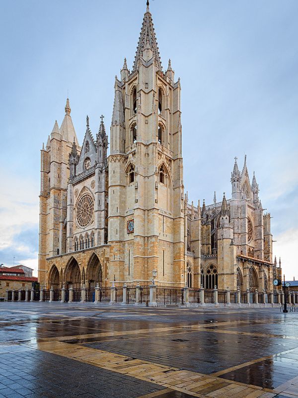 Un equipo científico desarrolla un nanomaterial de carbono para proteger monumentos como la catedral de León