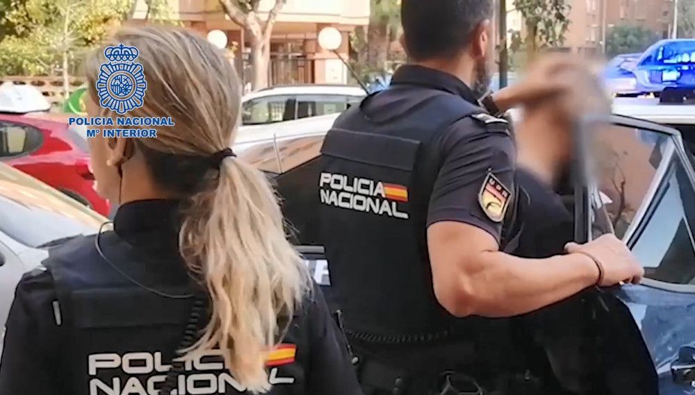 La Policía Nacional libera en Alicante a una víctima de explotación sexual obligada a prostituirse como "trans crossdresser"