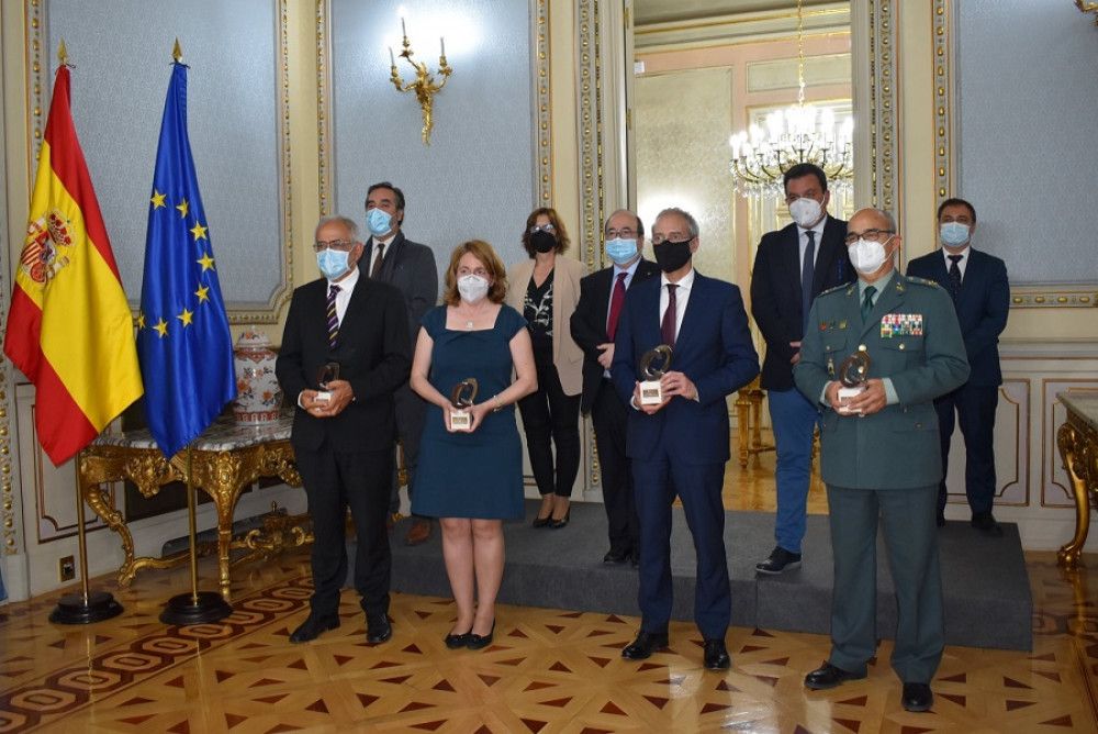 El Gobierno premia a la Agencia Tributaria por su servicio de devolución del IVA a viajeros extracomunitarios
