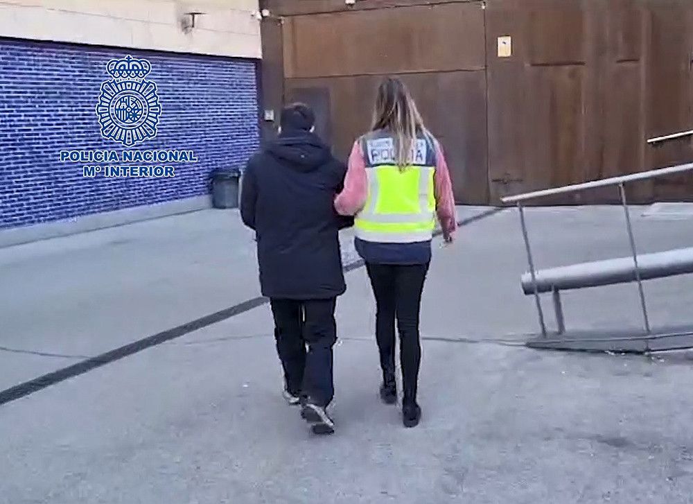 La Policía Nacional detiene a tres personas por distribuir más de 140.000 archivos multimedia de pornografía infantil