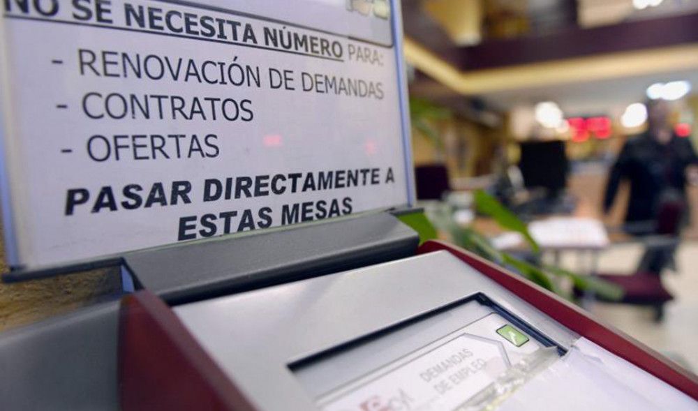 El paro andaluz baja en mayo en 28.561 personas por el final del estado de alarma y la recuperación del sector servicios