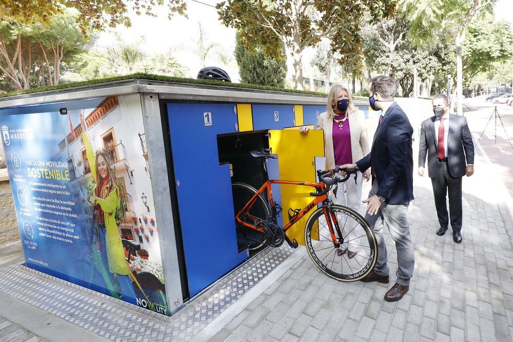 El Ayuntamiento instala dos aparcamientos inteligentes para bicicletas