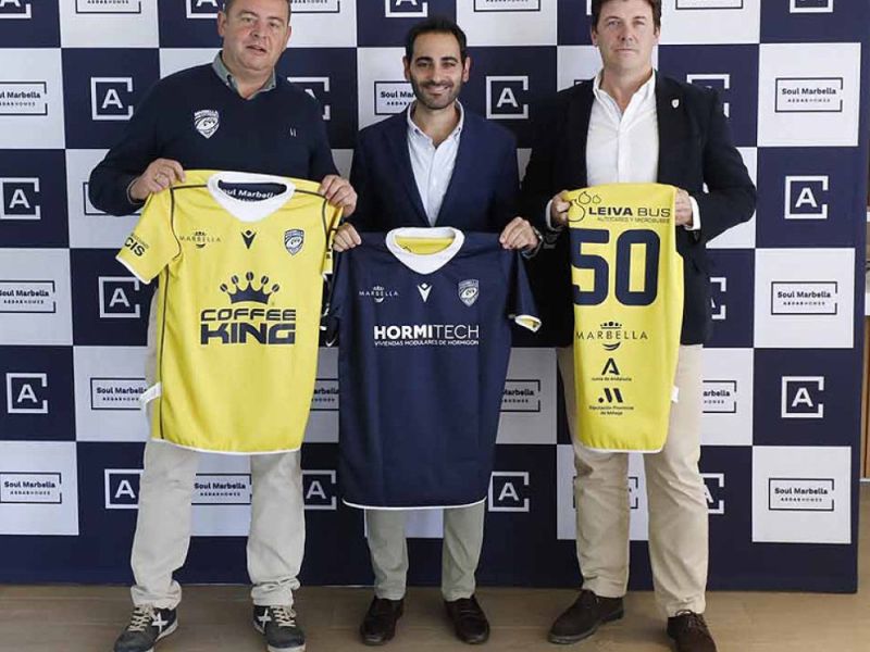 El Ayuntamiento muestra su respaldo al Marbella Rugby Club en la presentación de la nueva equipación para la temporada 2023-24