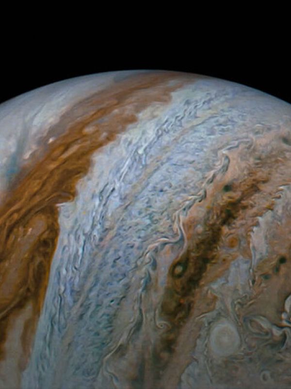 Juno descubre que los vientos de Júpiter penetran en capas cilíndricas