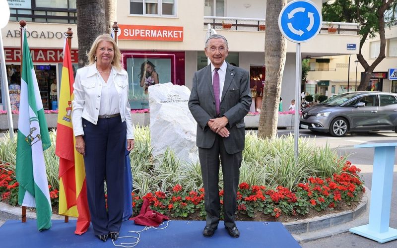 Marbella dedica una glorieta al abogado Nielson Sánchez-Stewart en reconocimiento a sus más de 50 años de compromiso con la ciudad