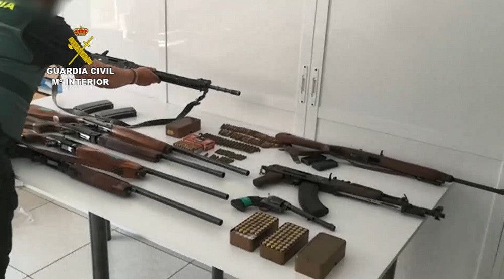 La Guardia Civil detiene a 26 integrantes de una red dedicada al tráfico de hachís por las costas de Málaga
