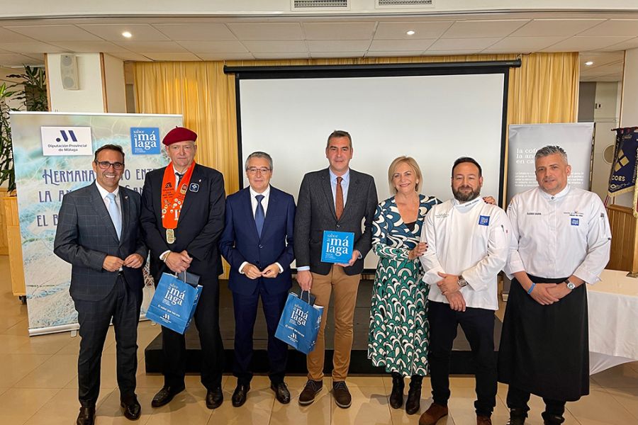 El boquerón victoriano viaja a Santoña, cuna de la anchoa en salazón, donde expertos exhiben sus posibilidades gastronómicas, seña de identidad en ambos destinos