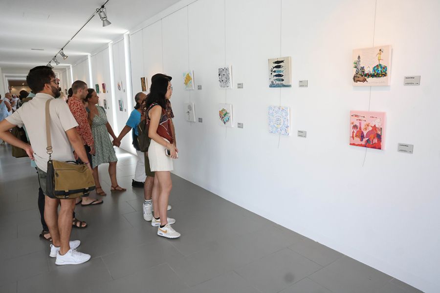 La Diputación acoge una muestra de las obras finalistas del concurso ‘Málaga tiene tela’ para imprimir la mejor imagen de Málaga en una bolsa de algodón