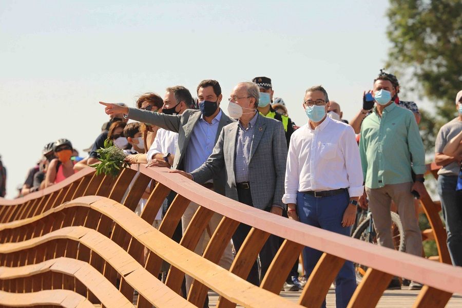 La pasarela de madera del Guadalhorce, la más grande de Europa, se convierte en el principal hito de la Senda Litoral