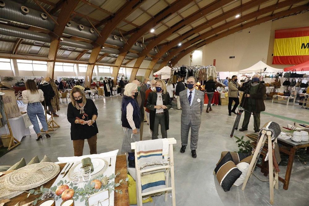 Inaugurado el Bazar Solidario de Navidad de Cáritas