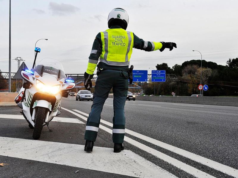 La Guardia Civil intercepta al conductor de un camión de mercancías peligrosas que quintuplicaba la tasa de alcohol permitida