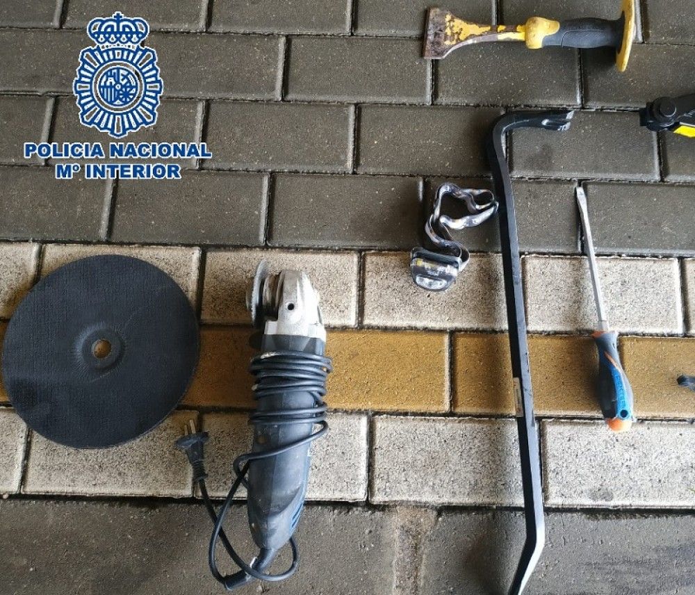 Detenidos dos integrantes de una red criminal responsable de cinco robos en viviendas en la provincia de Málaga