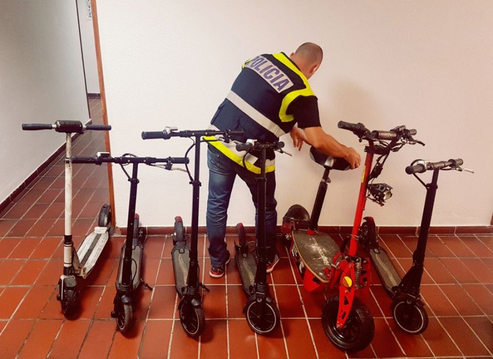 Detenido en Málaga tras robar un patinete y abandonarlo en la huida al no saber utilizarlo