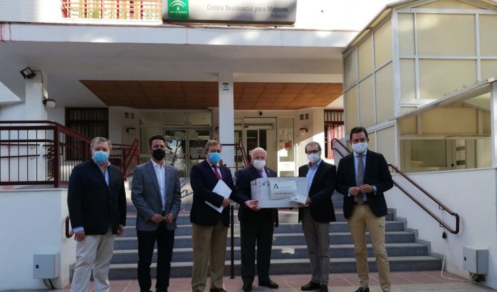 Empieza la campaña de vacunación contra la gripe para los más de 52.000 usuarios de residencias de Andalucía