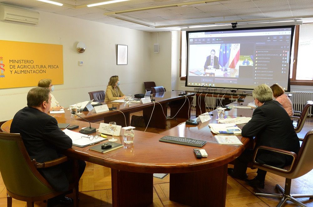 El ministro de Agricultura advierte a Bruselas de que “no es aceptable un acuerdo parcial de la Unión Europea con Reino Unido”