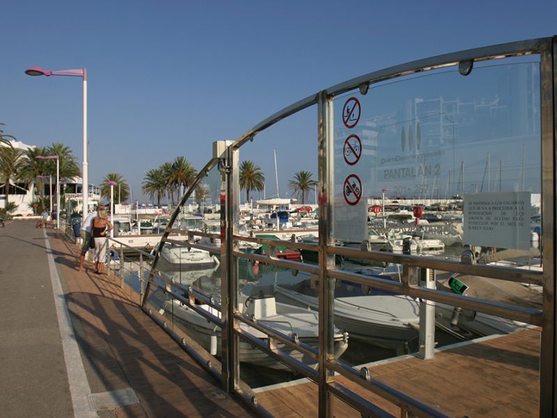 La Policía Local detiene a dos individuos que intentaban robar embarcaciones en el Puerto Deportivo Virgen del Carmen