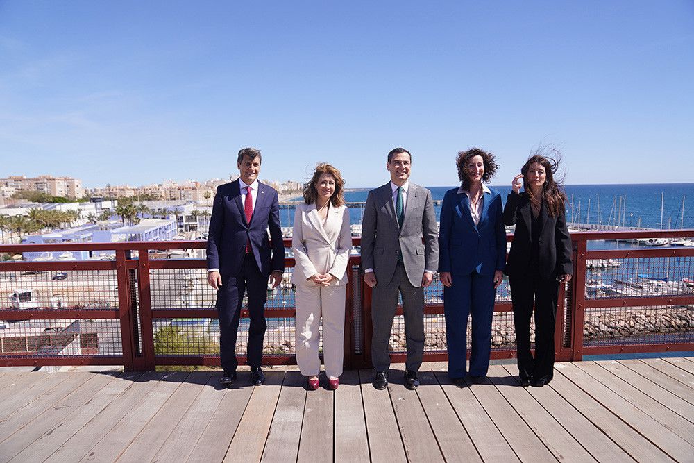 Inaugurada en Almería la restauración del Cable del Inglés, el antiguo cargadero de mineral del puerto