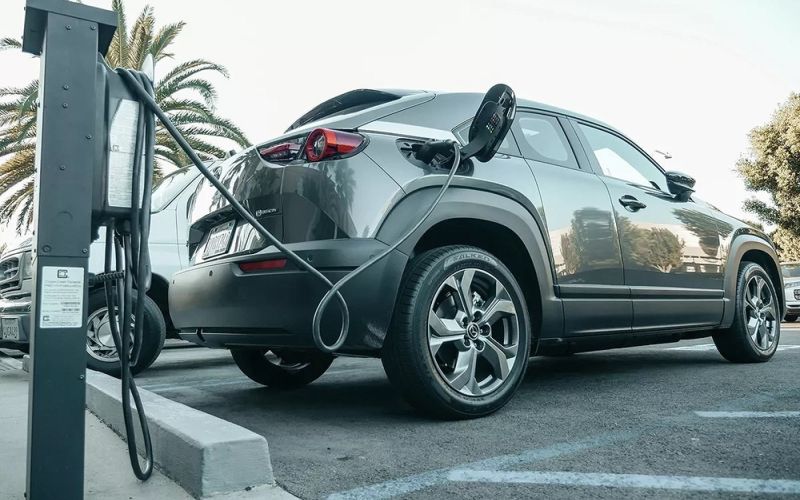 Los vehículos eléctricos pueden resultar más "sucios" que los convencionales, según nuevos estudios