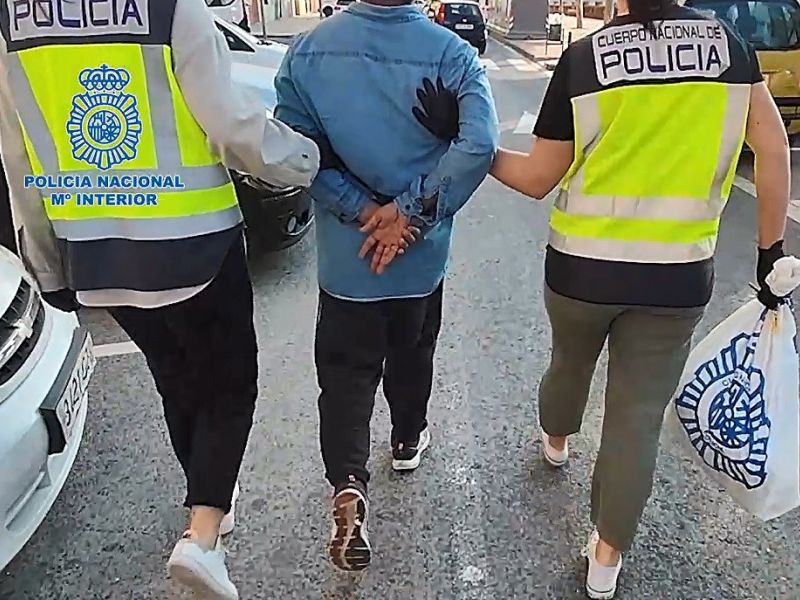La Policía Nacional desarticula una organización criminal que facilitaba documentación falsa a migrantes para trabajar en el sector agrícola