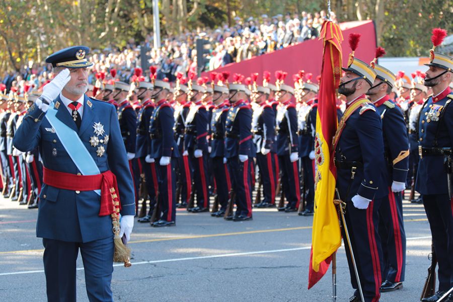 Los reyes, acompañados de la princesa de Asturias, presiden los actos por el Día de la Fiesta Nacional