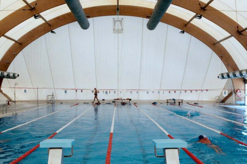 El Ayuntamiento reabre la piscina cubierta del polideportivo Serrano Lima’ para deportistas federados