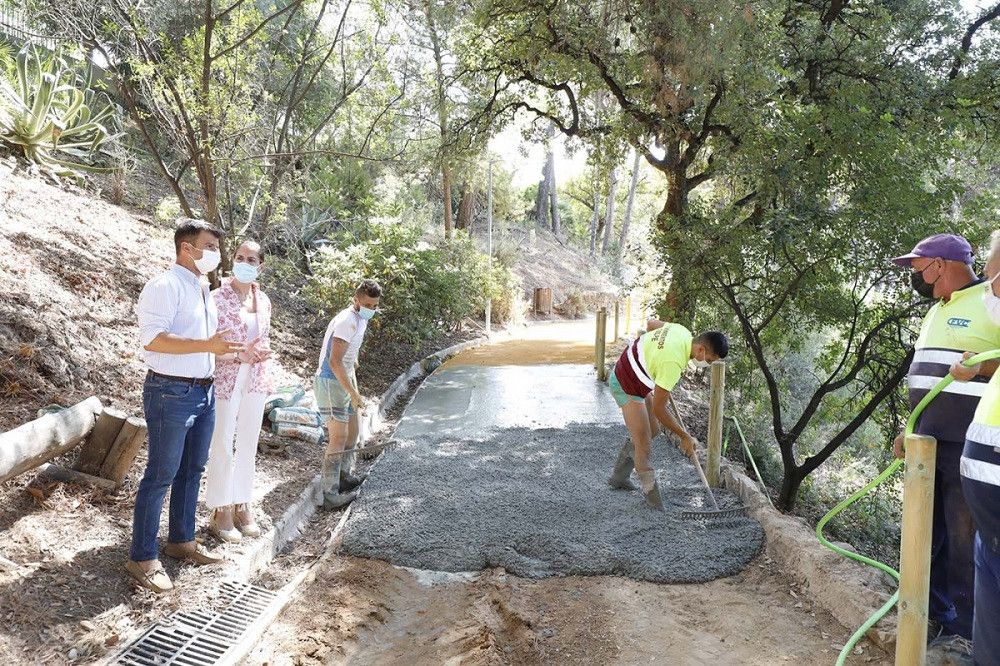 El Ayuntamiento avanza en las obras de remodelación de los caminos peatonales del Pecho de las Cuevas con los trabajos de hormigonado en más de 3.000 m² de superficie