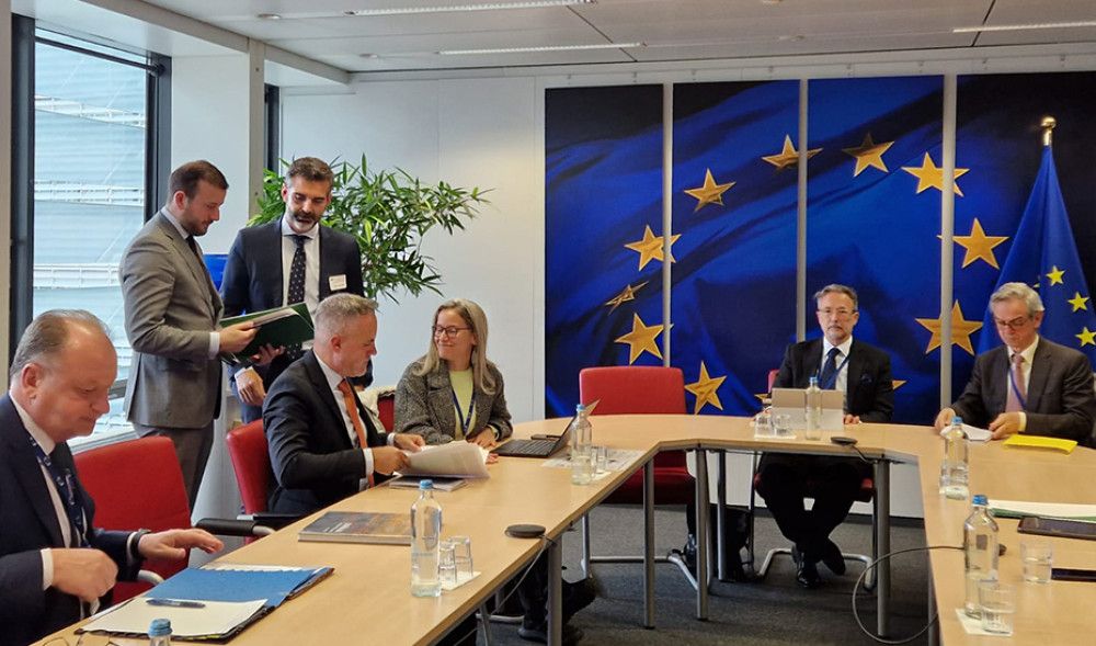 El comisario de Medio Ambiente de la UE se compromete a evaluar los argumentos de la Junta sobre Doñana