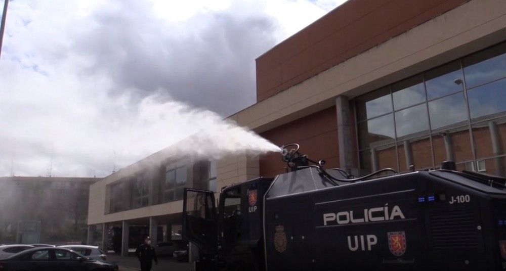 La Policía Nacional comparte su experiencia en la adaptación de camiones lanza agua para la lucha contra el COVID-19