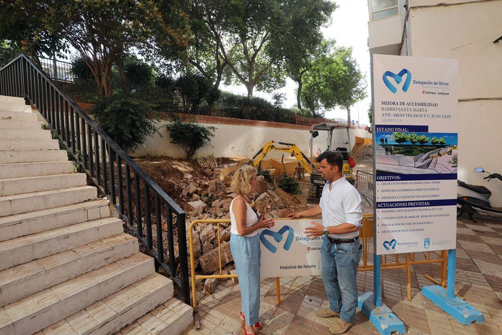 El Ayuntamiento conectará la avenida Arias de Velasco y la calle Juan XXIII con una rampa peatonal que mejorará la accesibilidad en el barrio de Santa Marta
