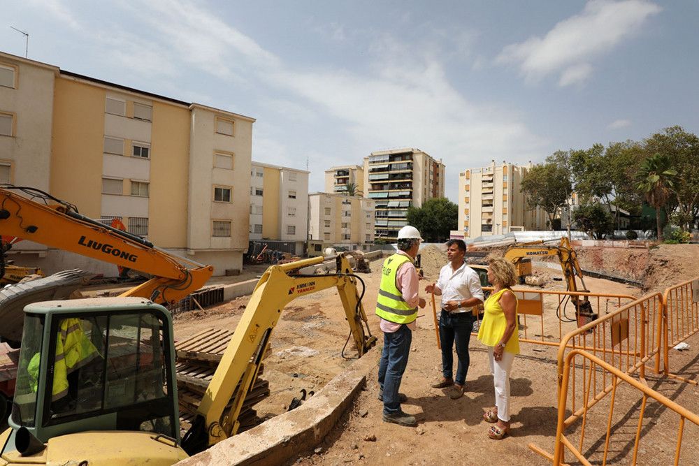 Comienzan los trabajos de vaciado de la parcela en la construcción del aparcamiento de la calle Doha