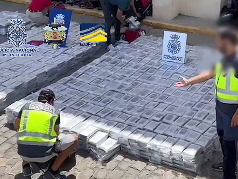 Desarticulada una organización criminal balcánica con la intervención de 2,7 toneladas de cocaína en un velero en alta mar