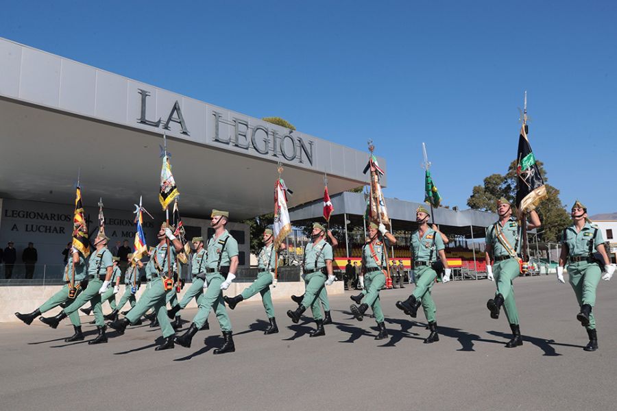La ministra de Defensa visita en Viator a la brigada de La Legión que desplegará en noviembre misiones en Irak y Líbano