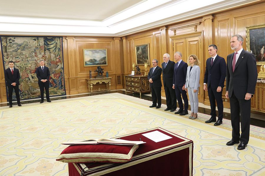 Prometen sus cargos ante el rey los nuevos ministros de Industria y de Sanidad