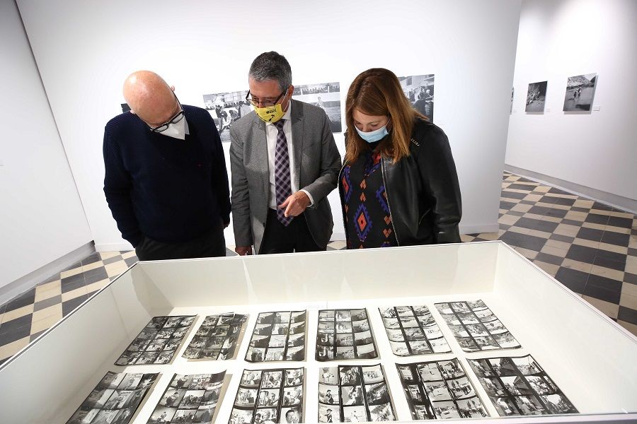Una exposición fotográfica inédita de La Térmica recoge el paso de la estrella Brigitte Bardot por la provincia de Málaga