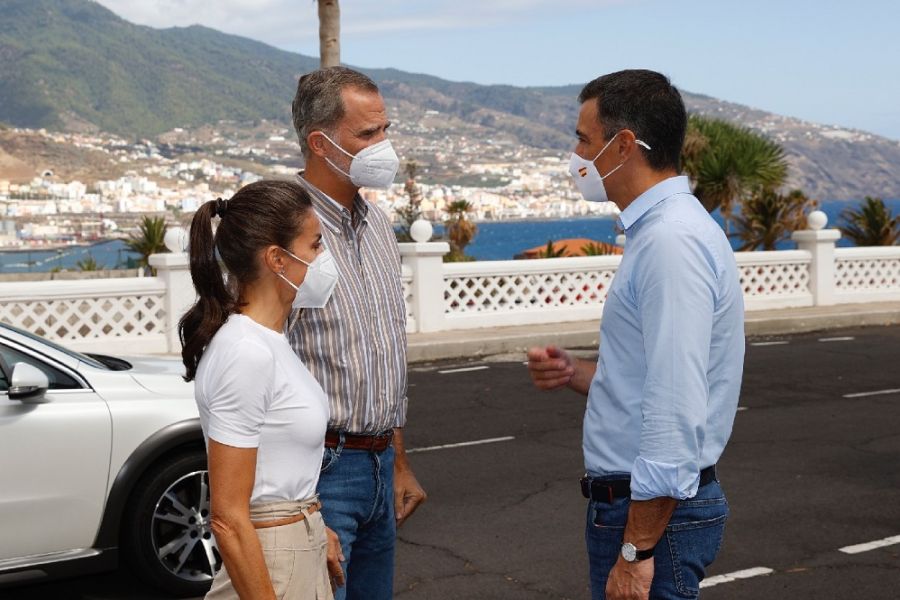 Los reyes visitan la zona afectada por la erupción del volcán en la isla de La Palma