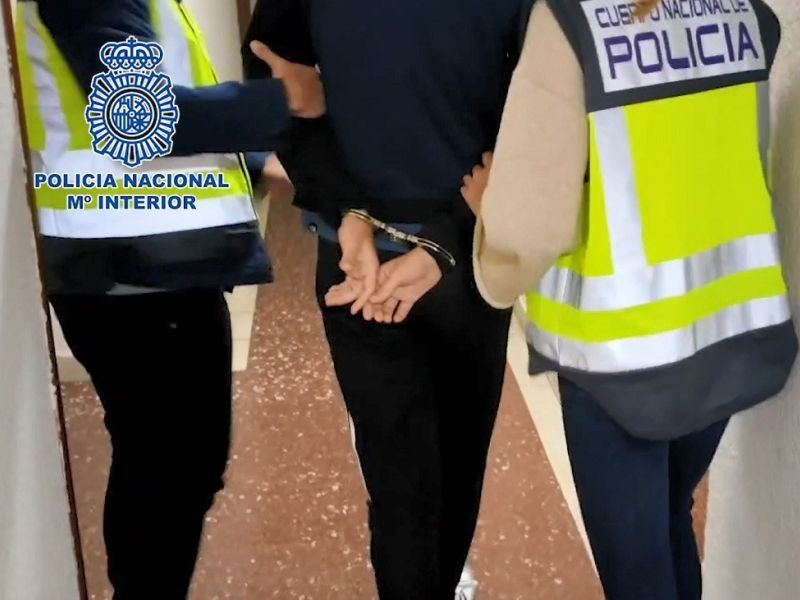 La Policía Nacional detiene a cuatro personas por colgar de un puente un maniquí con la camiseta de Vinicius