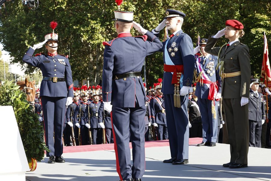 Los reyes, acompañados de la princesa de Asturias, presiden los actos por el Día de la Fiesta Nacional