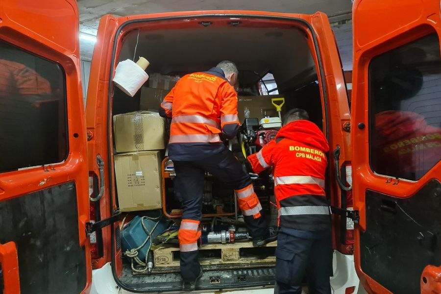 Tres furgonetas del CPB con 3.000 kilos de material técnico de emergencias salen hacia Ucrania