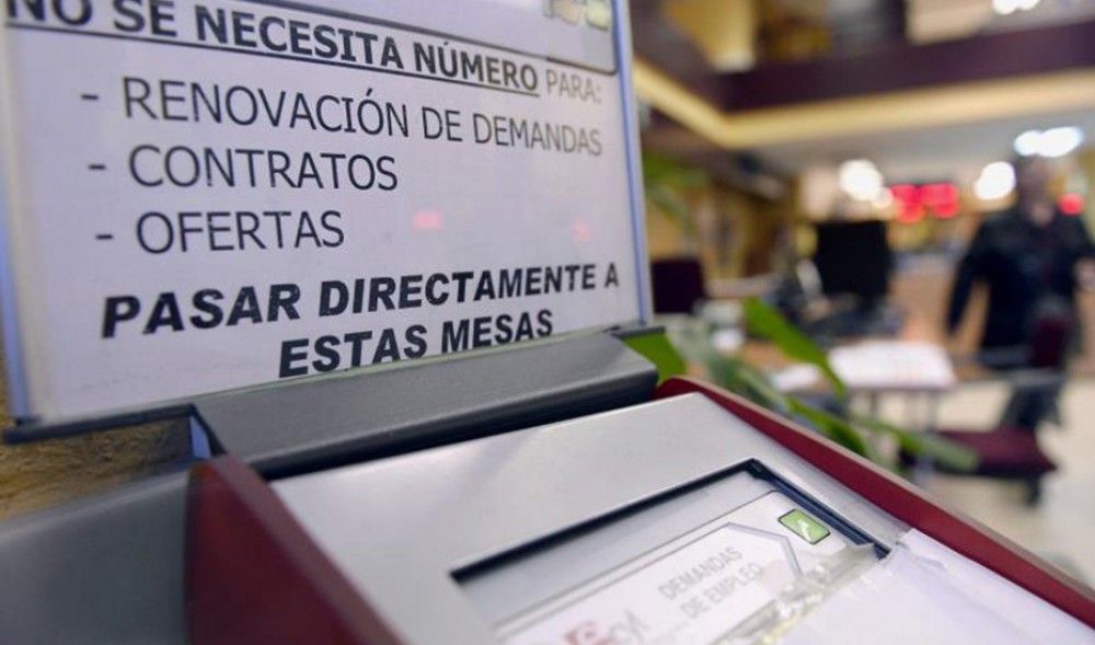 El Ministerio de Trabajo y las entidades de crédito acuerdan anticipar las prestaciones por desempleo