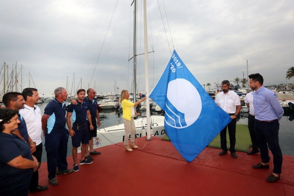 Marbella consigue este año cinco banderas azules en playas y una en puertos deportivos