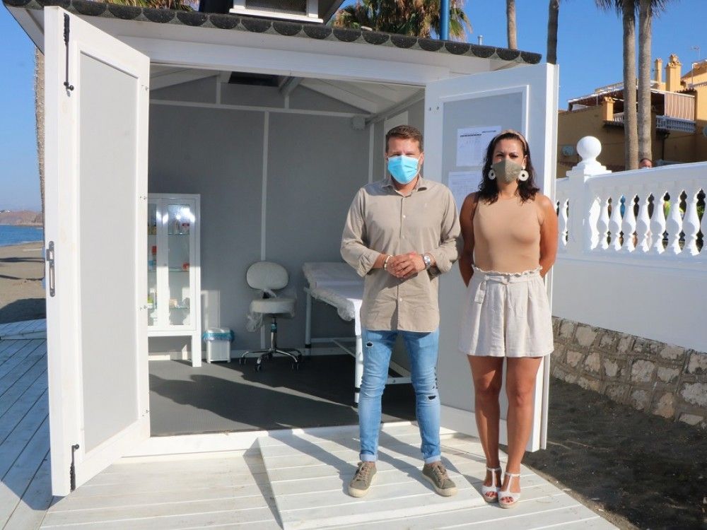 Ya está operativo el puesto de enfermería en el nuevo módulo de playa en El Morche de Torrox